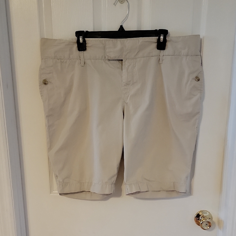 Old Navy Women's Beige Bermudas